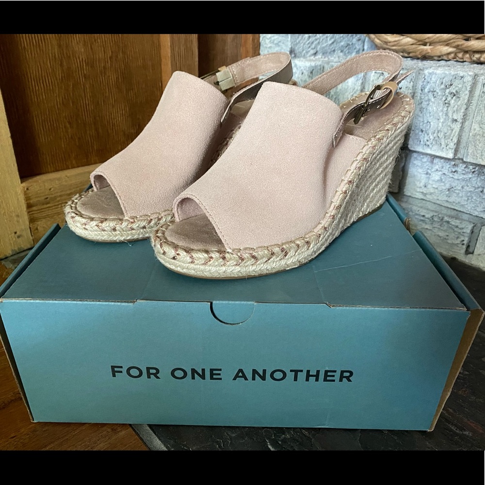 Toms wedges